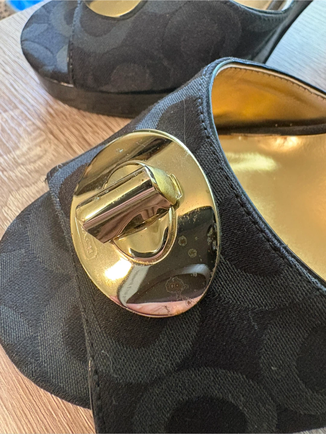 Vintage Coach Judith Heels- Size 8 - photo 5