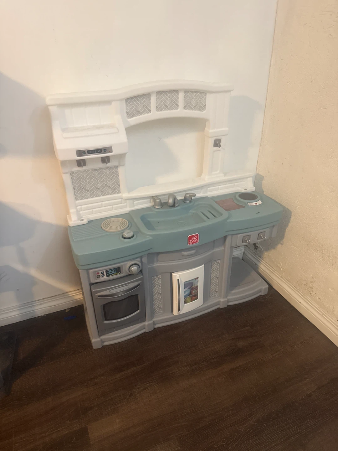 Toy kitchen