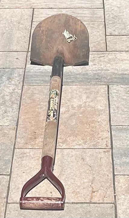 Round Point Shovel with D-Grip Handle