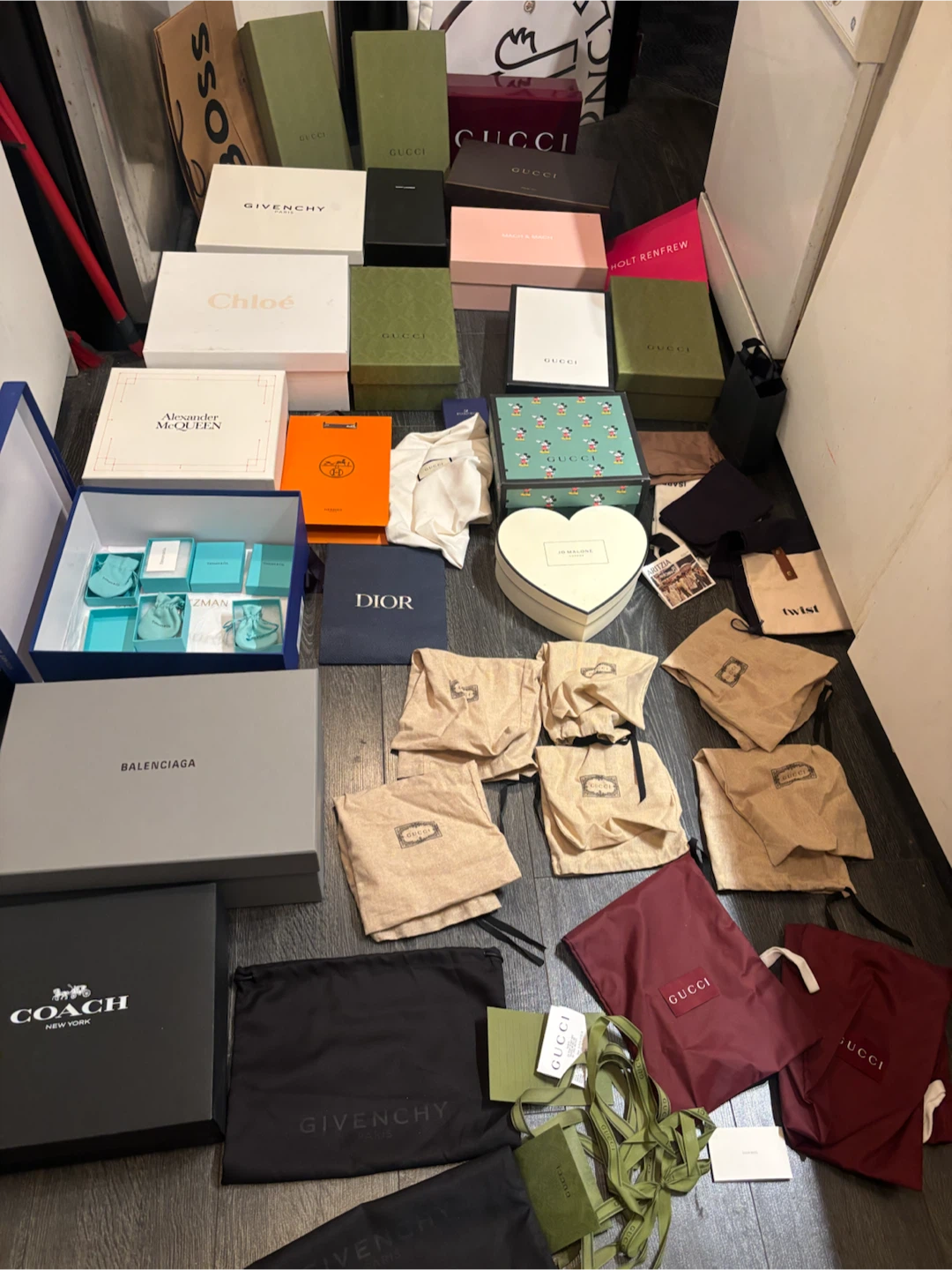 Over 50 Gucci, Louis Vuitton, balenciaga etc gift boxes - photo 2