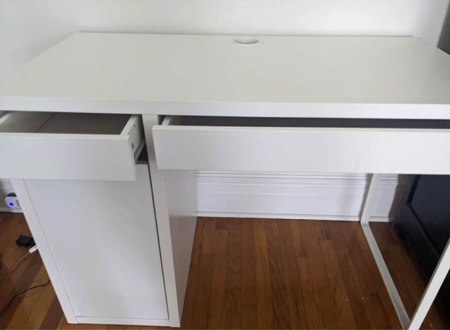 White Ikea Desk - photo 2