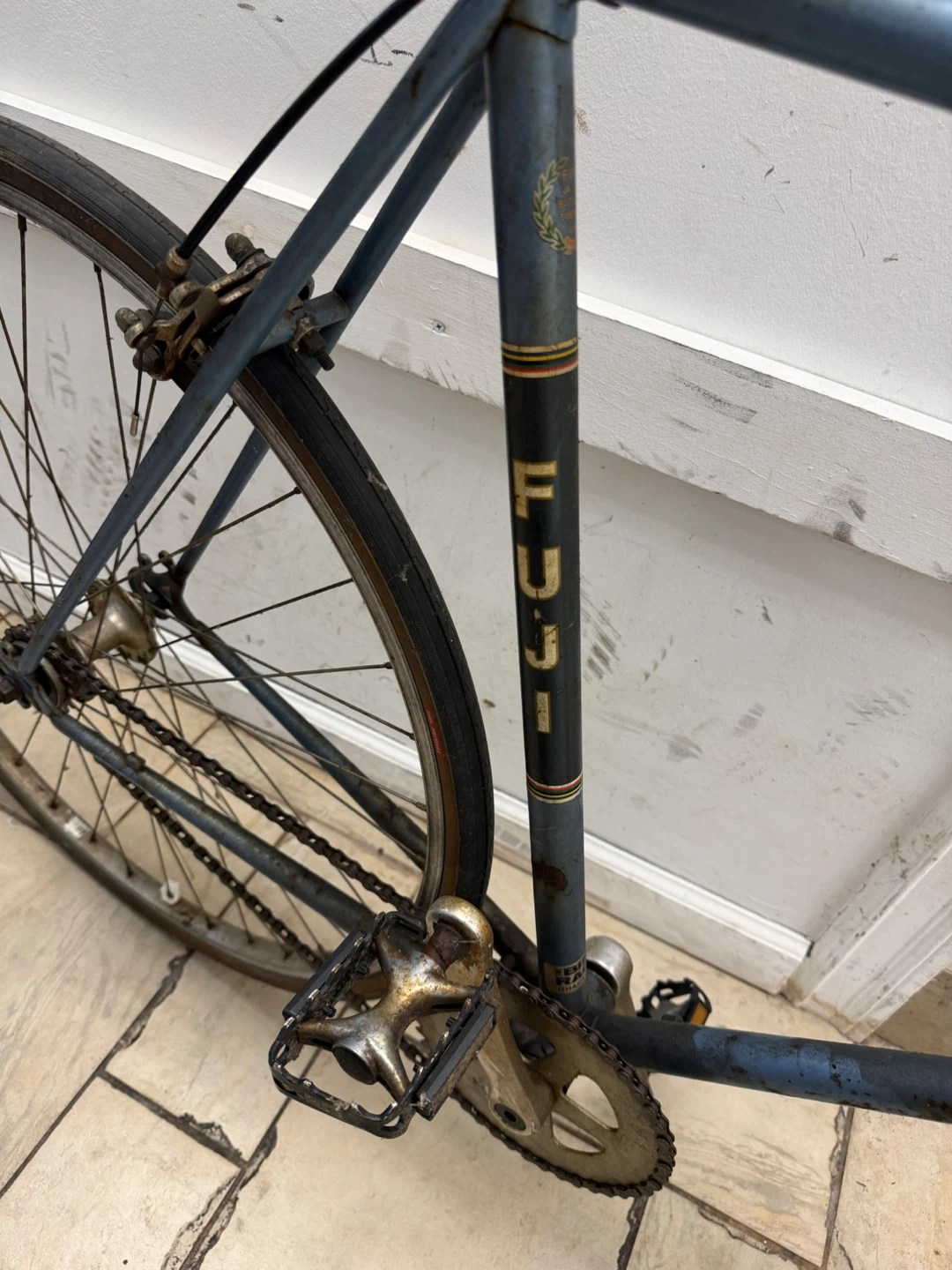 Fuji Monterey Road Bike - photo 2