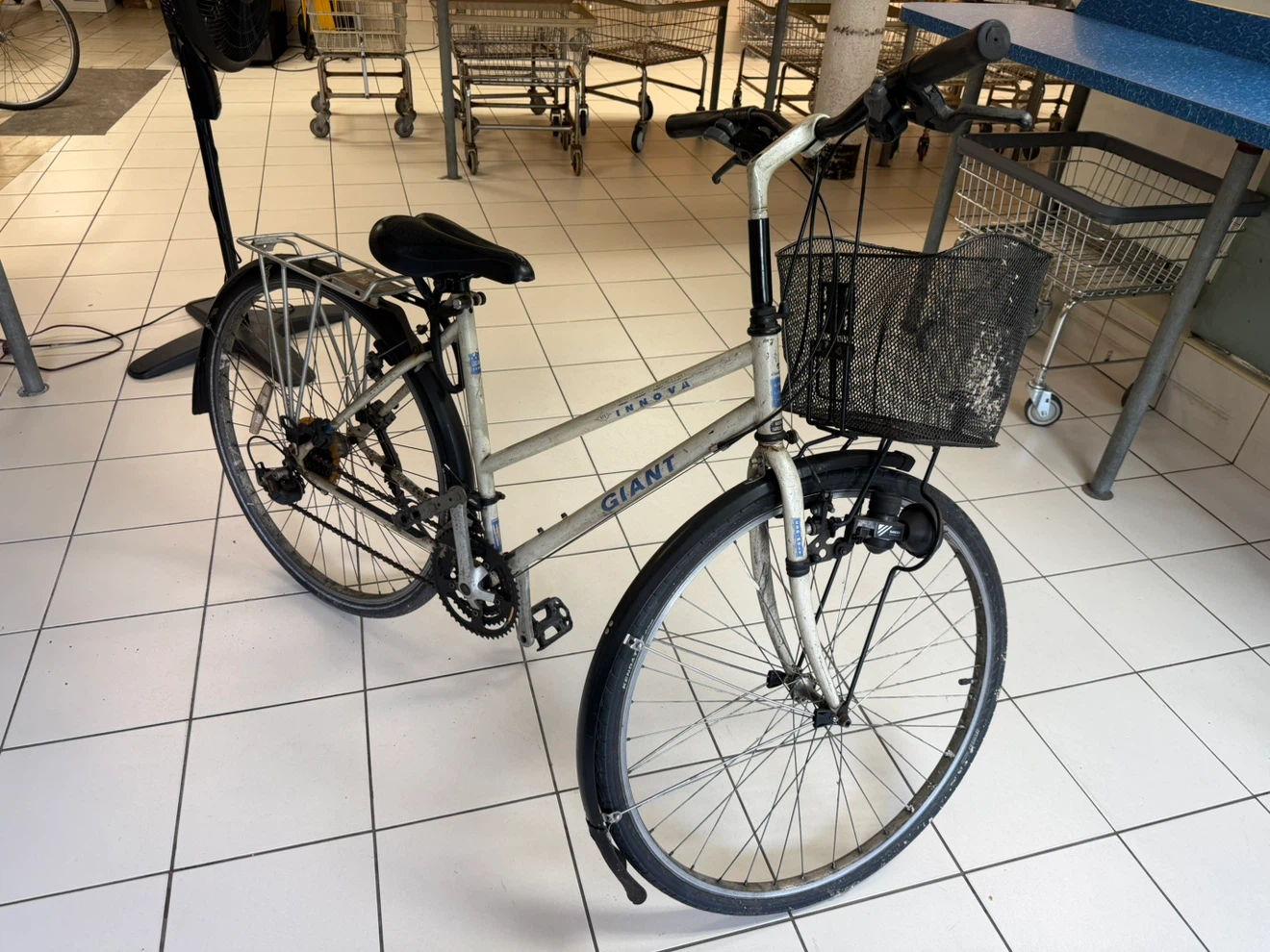 Giant Innova Bicycle with Basket - photo 2