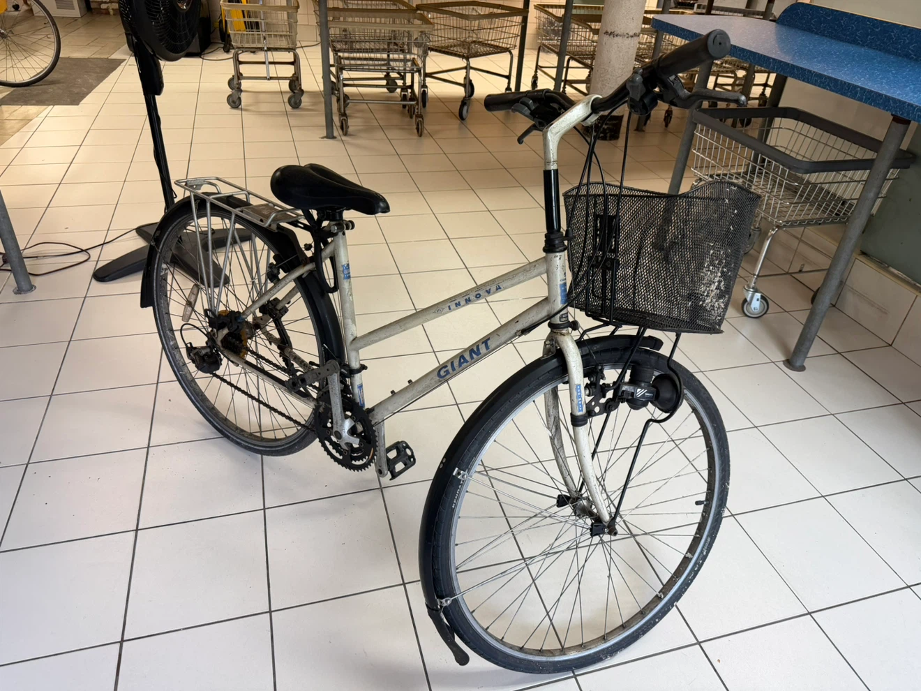 Giant Innova Bicycle with Basket - photo 3