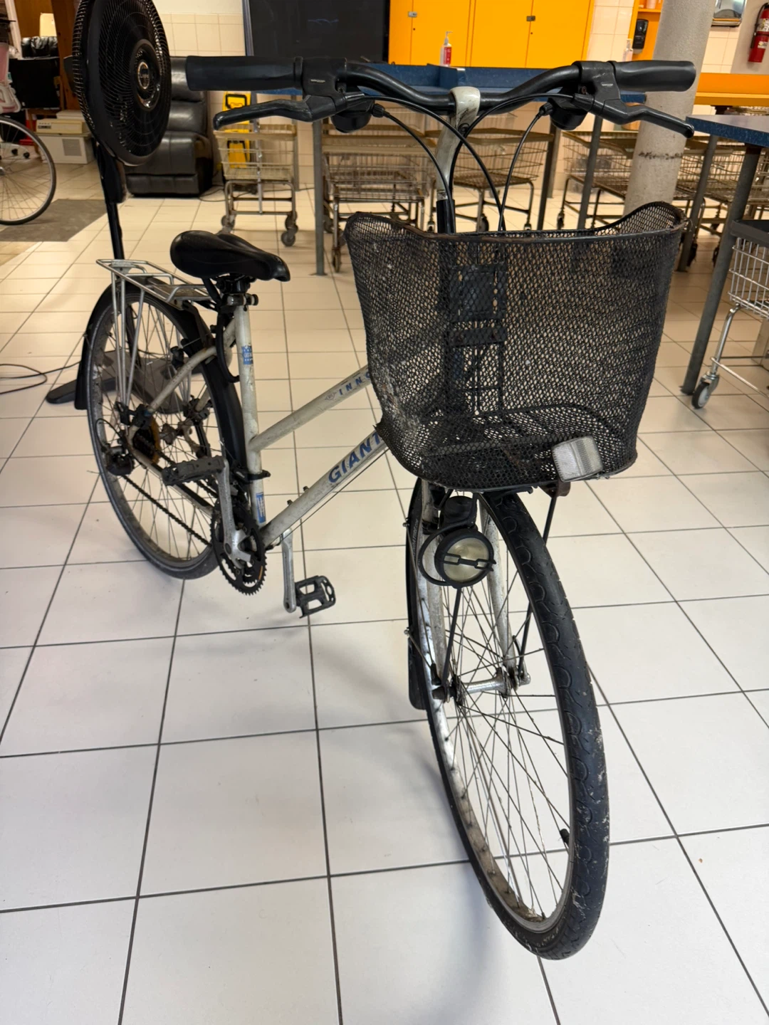 Giant Innova Bicycle with Basket - photo 5