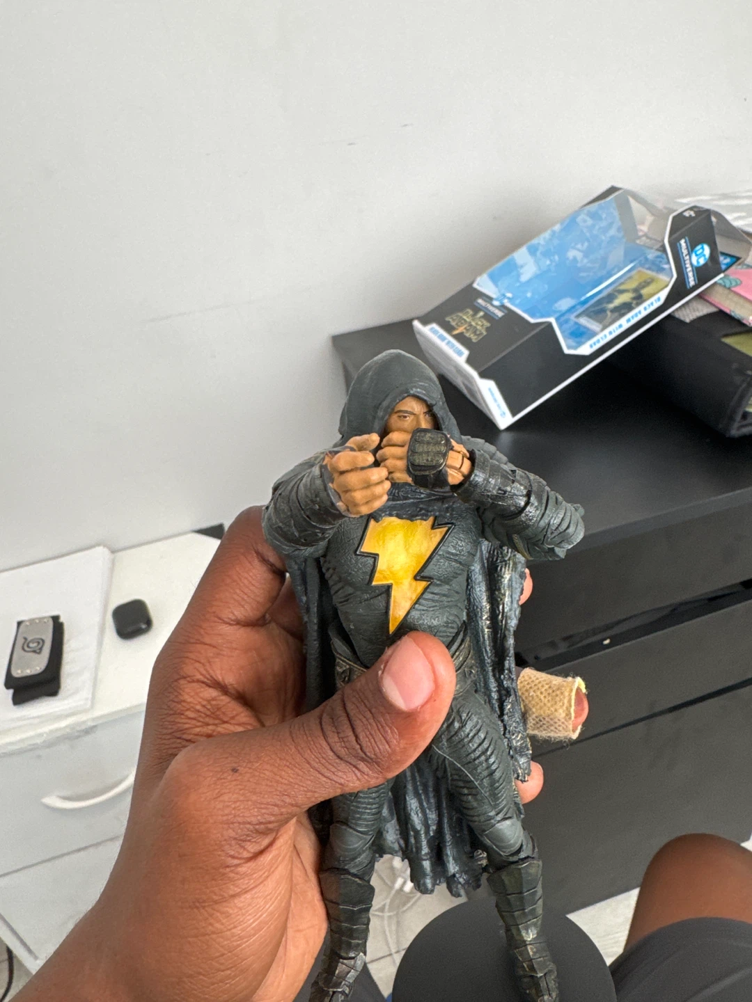 DC Multiverse Black Adam with Cloak Action Figure - photo 3