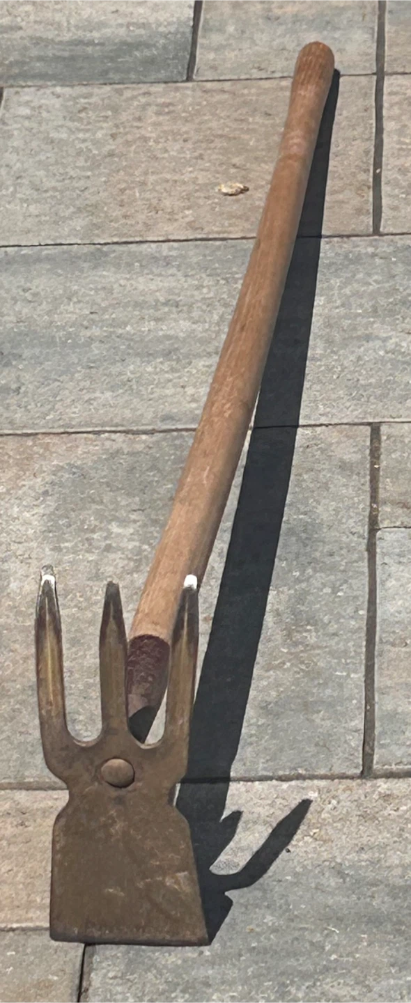 Garden Hoe and Cultivator Tool