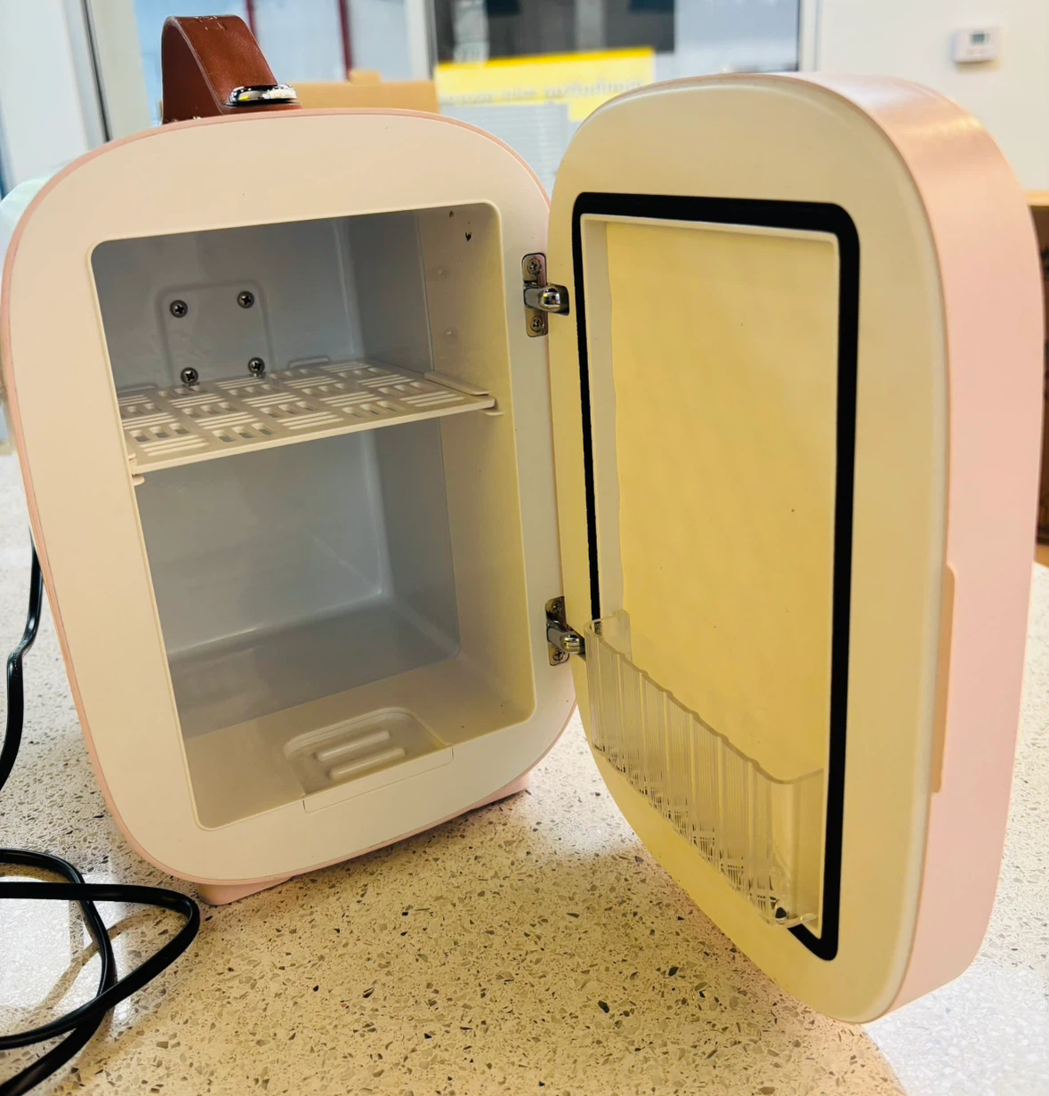 LIGIANTS Mini Fridge Cosmetic Refrigerator - photo 4