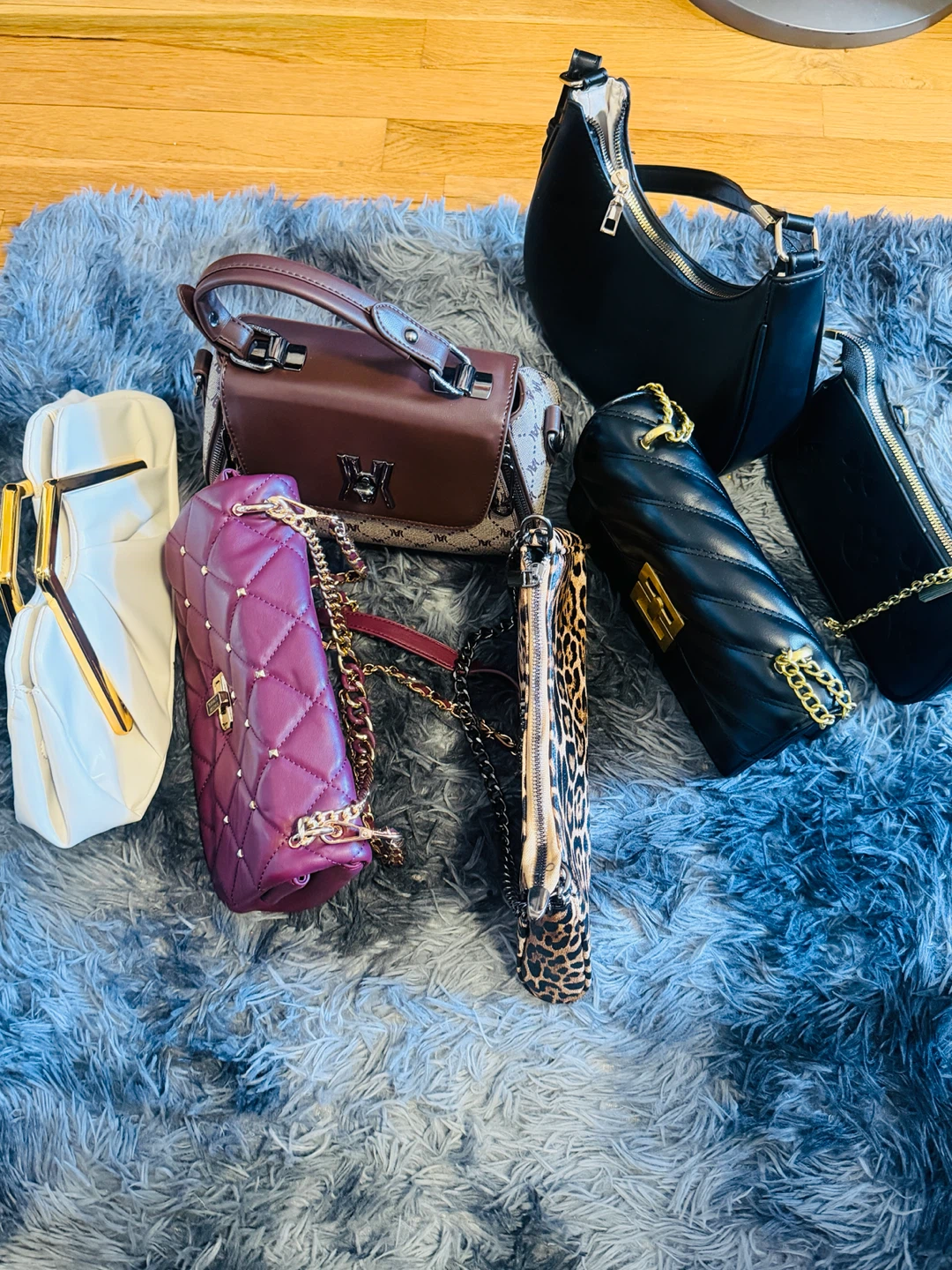 Assorted Women's Handbags - photo 2