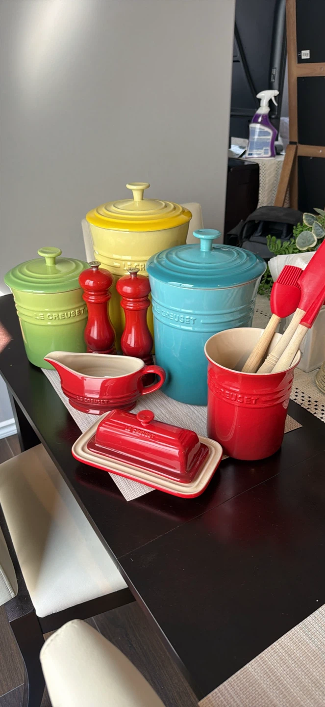 Le Creuset lot
