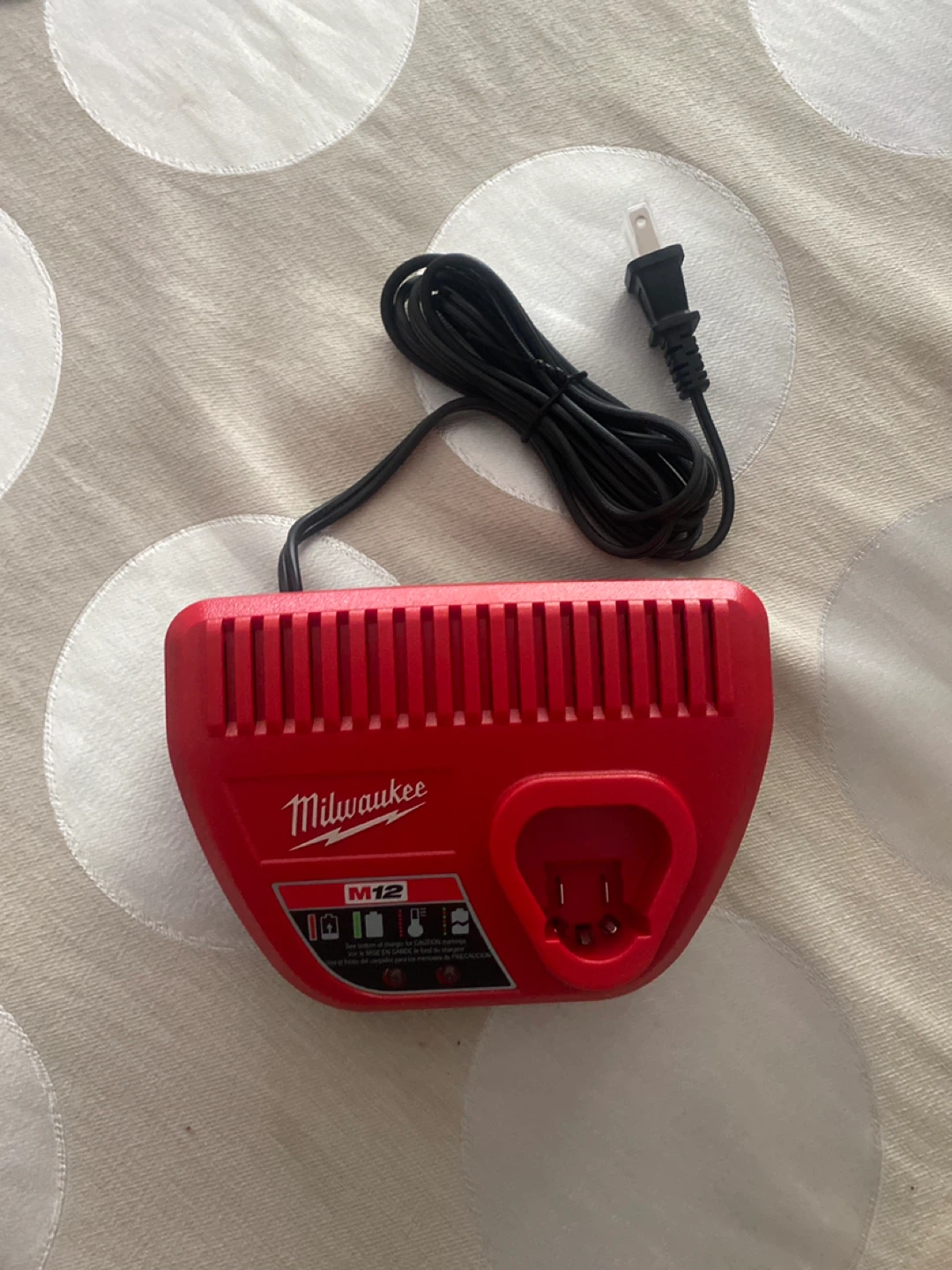 Milwaukee M12 Battery Charger - photo 2
