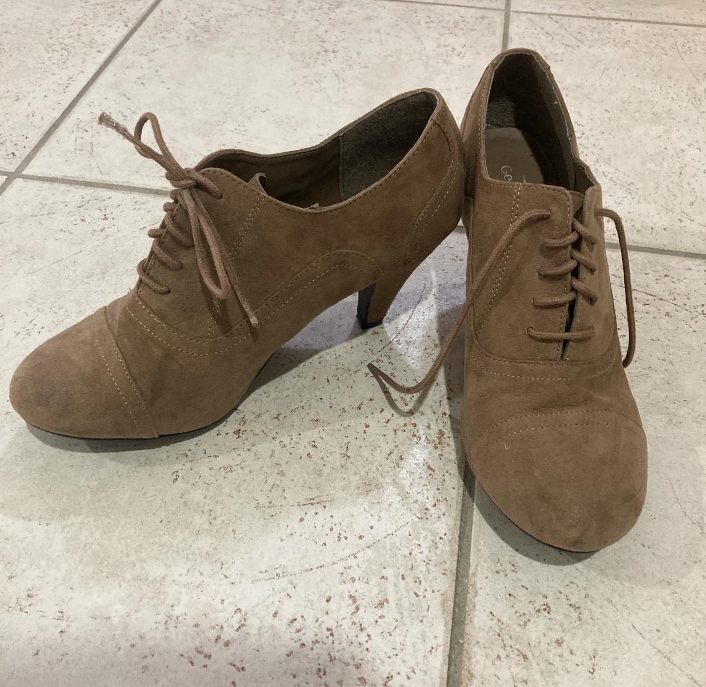 High heels shoes