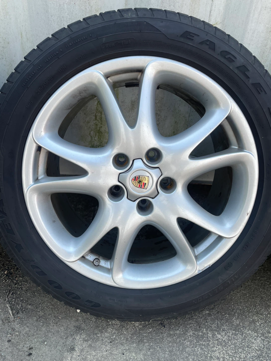 Set of 4 Porsche cayenne turbo 20in wheels - photo 3