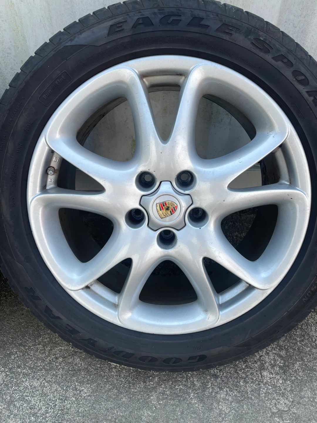 Set of 4 Porsche cayenne turbo 20in wheels - photo 4