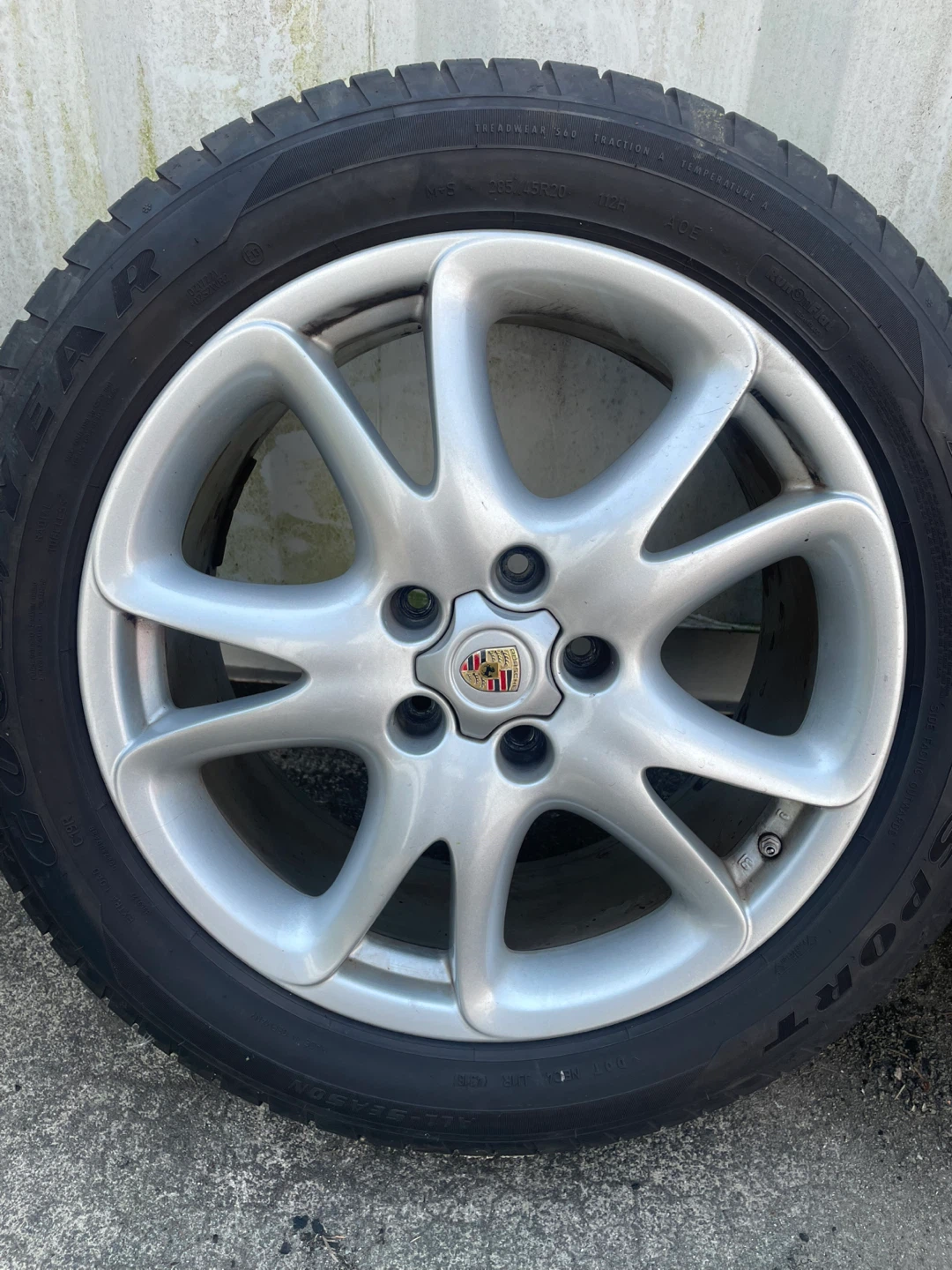 Set of 4 Porsche cayenne turbo 20in wheels - photo 5