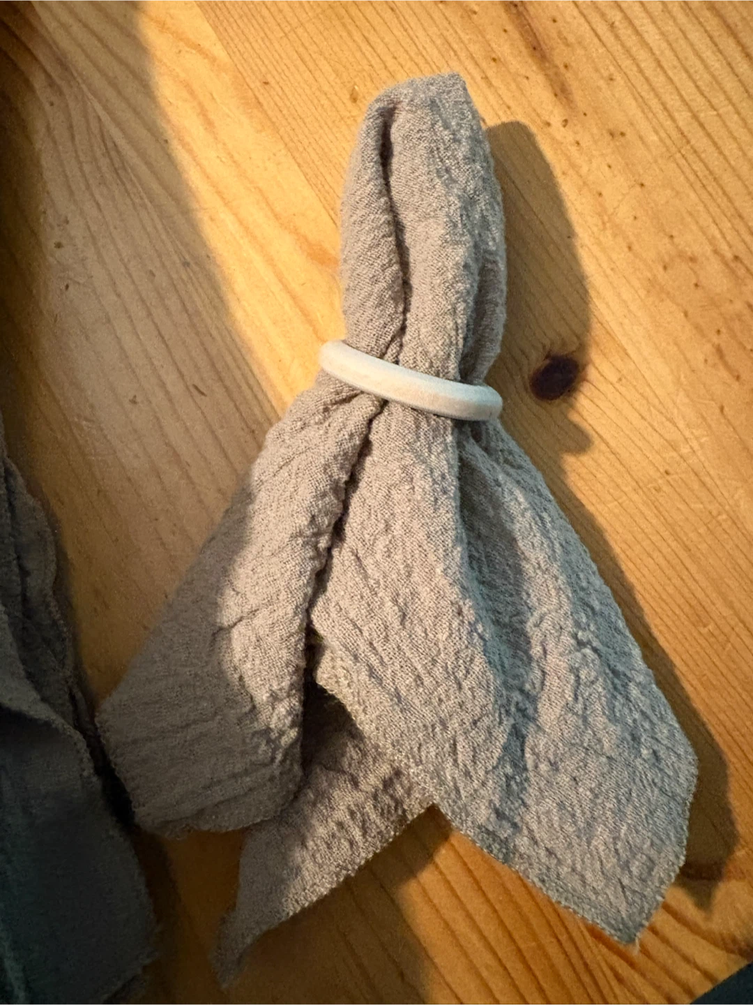 Set of Wooden Rings and Linen Napkins