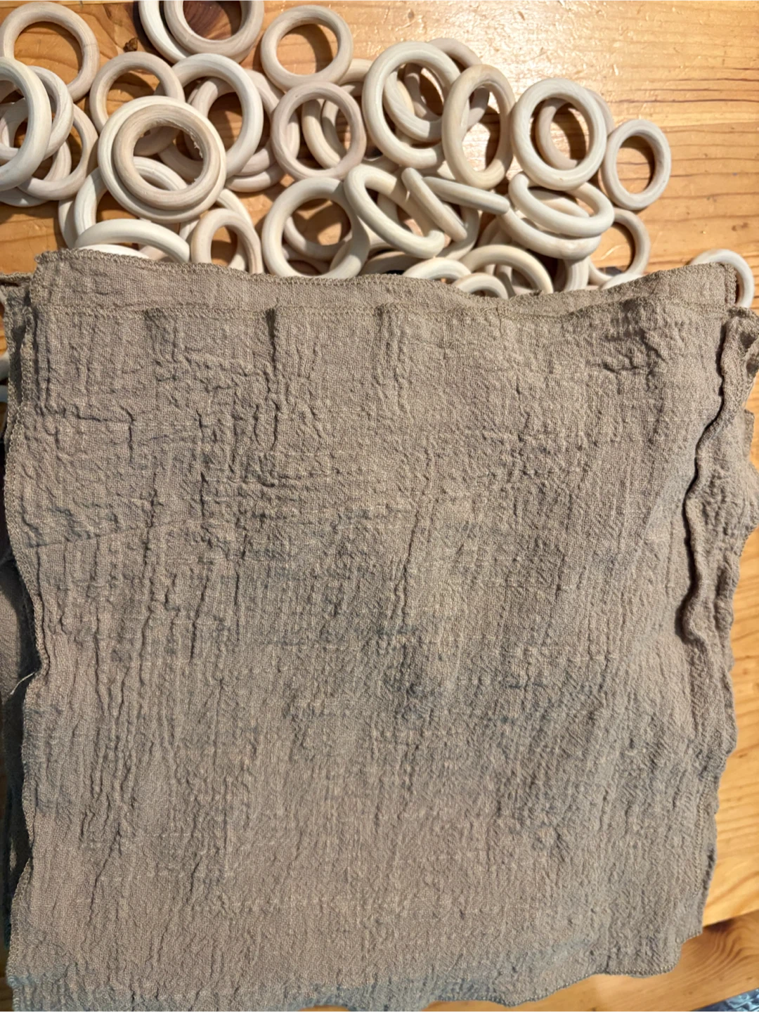 Set of Wooden Rings and Linen Napkins - photo 2