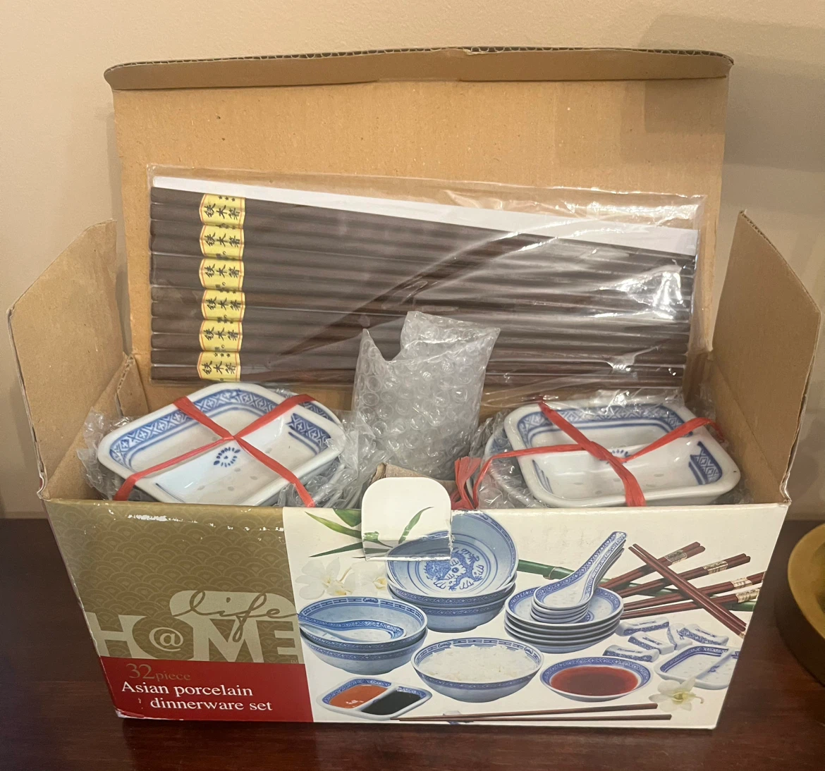 Vintage 32 Piece Asian Porcelain Dinnerware Set