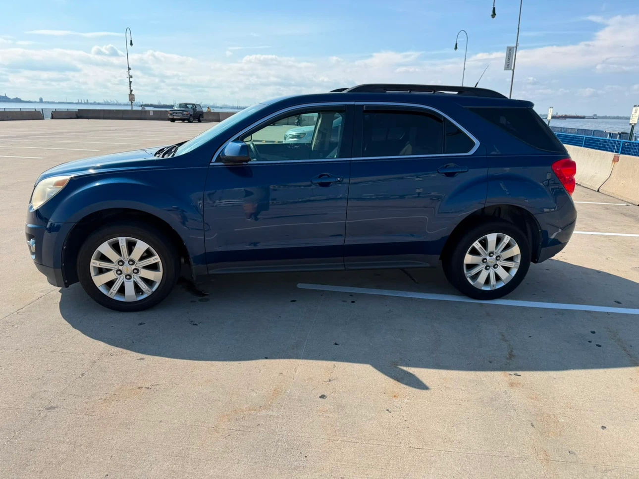 Blue Chevrolet Equinox LT SUV - photo 5