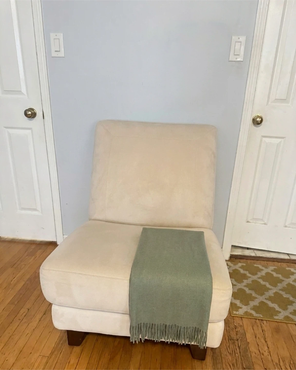 Cozy Neutral Beige Accent Chair/Single Sofa– Great Condition - photo 2