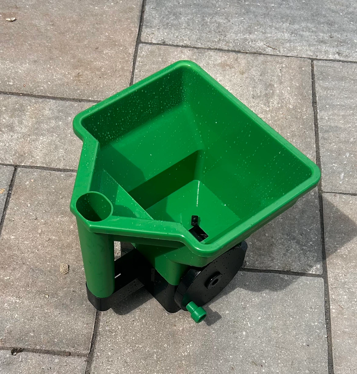 Green Lawn Spreader - photo 2
