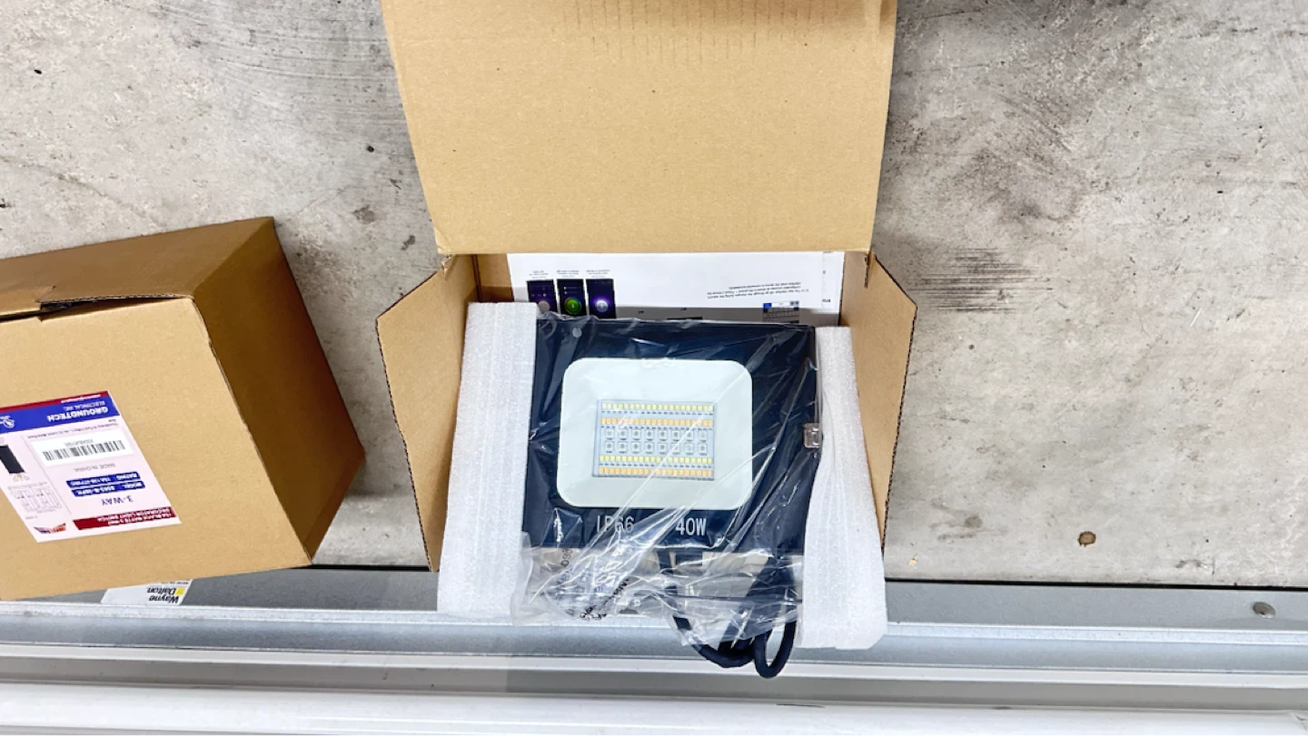 GROUNDTECH 40W LED Flood Light