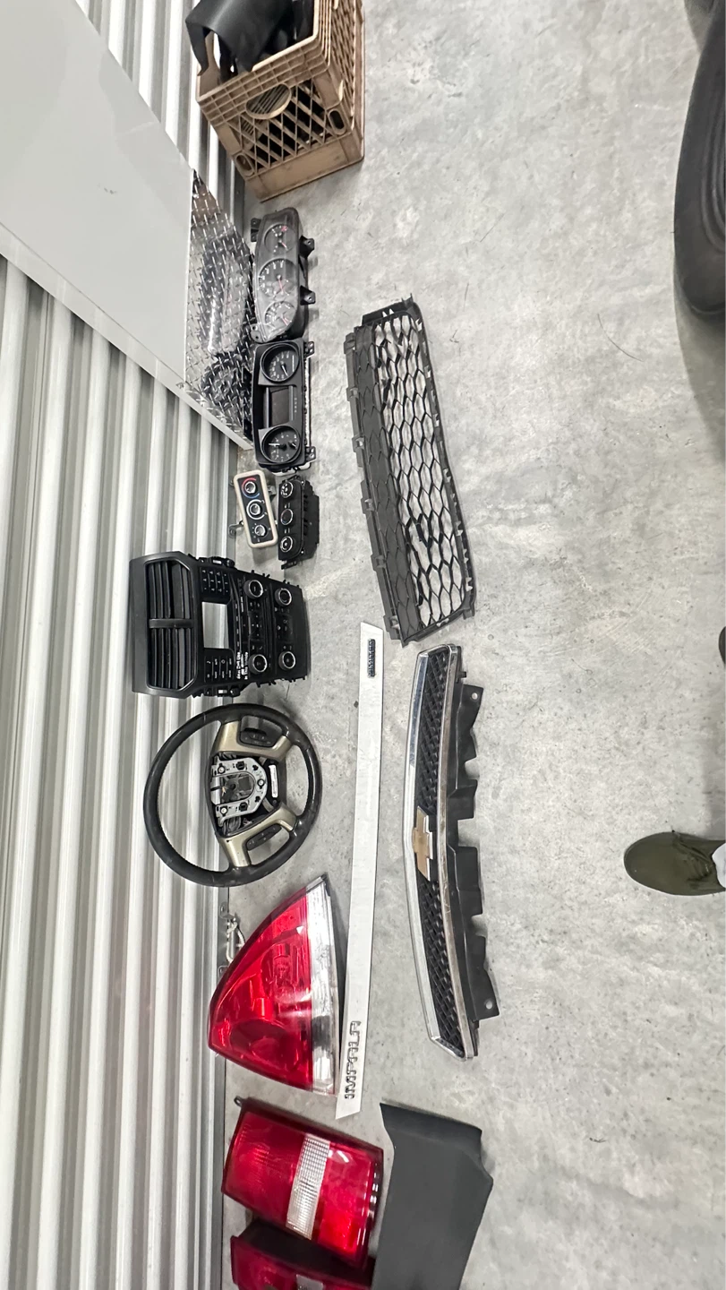 Ford Taurus Front Bumper & Grille