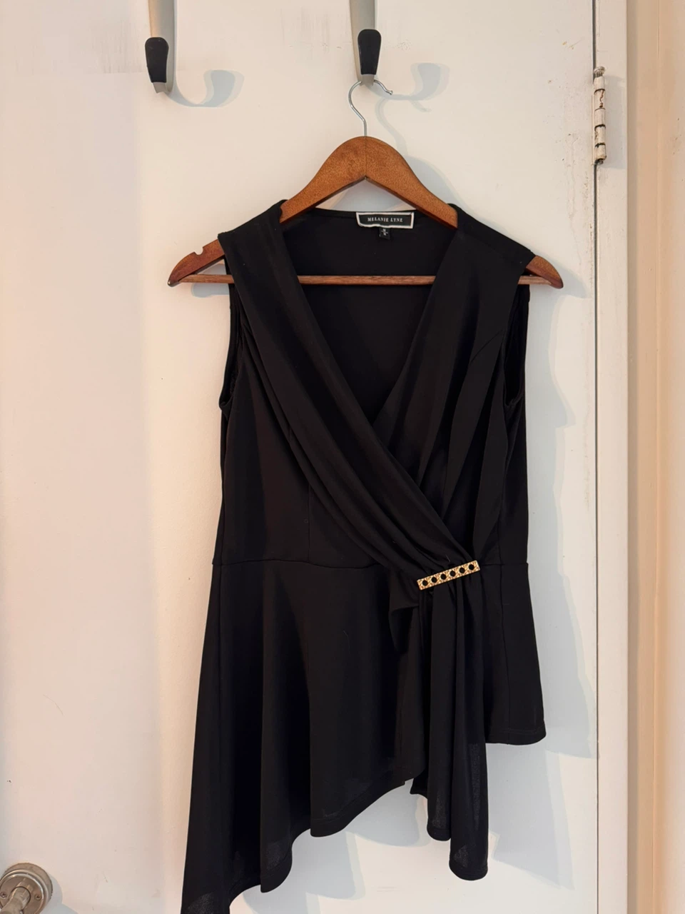 Melanie Lyne Black Sleeveless Wrap Top - Size M - photo 3