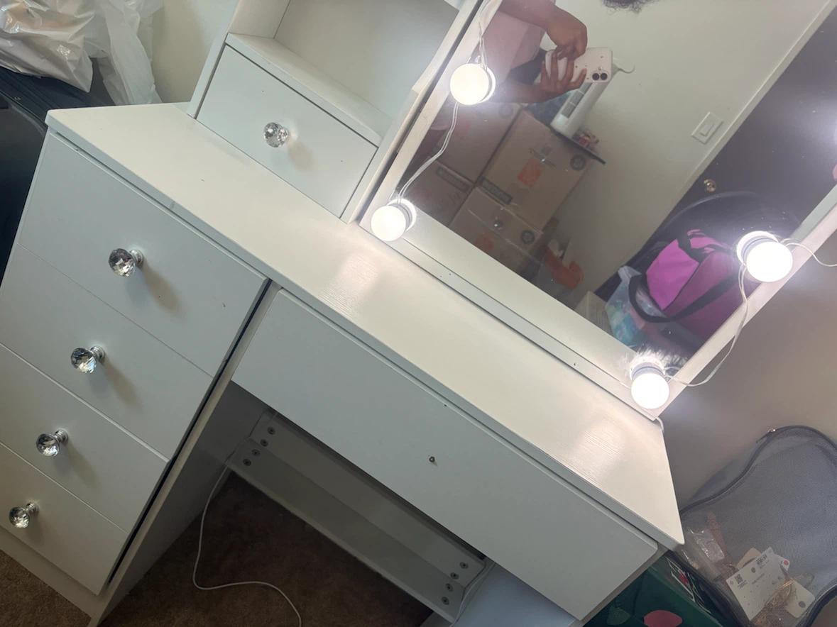 White Vanity Set with Lights - photo 3