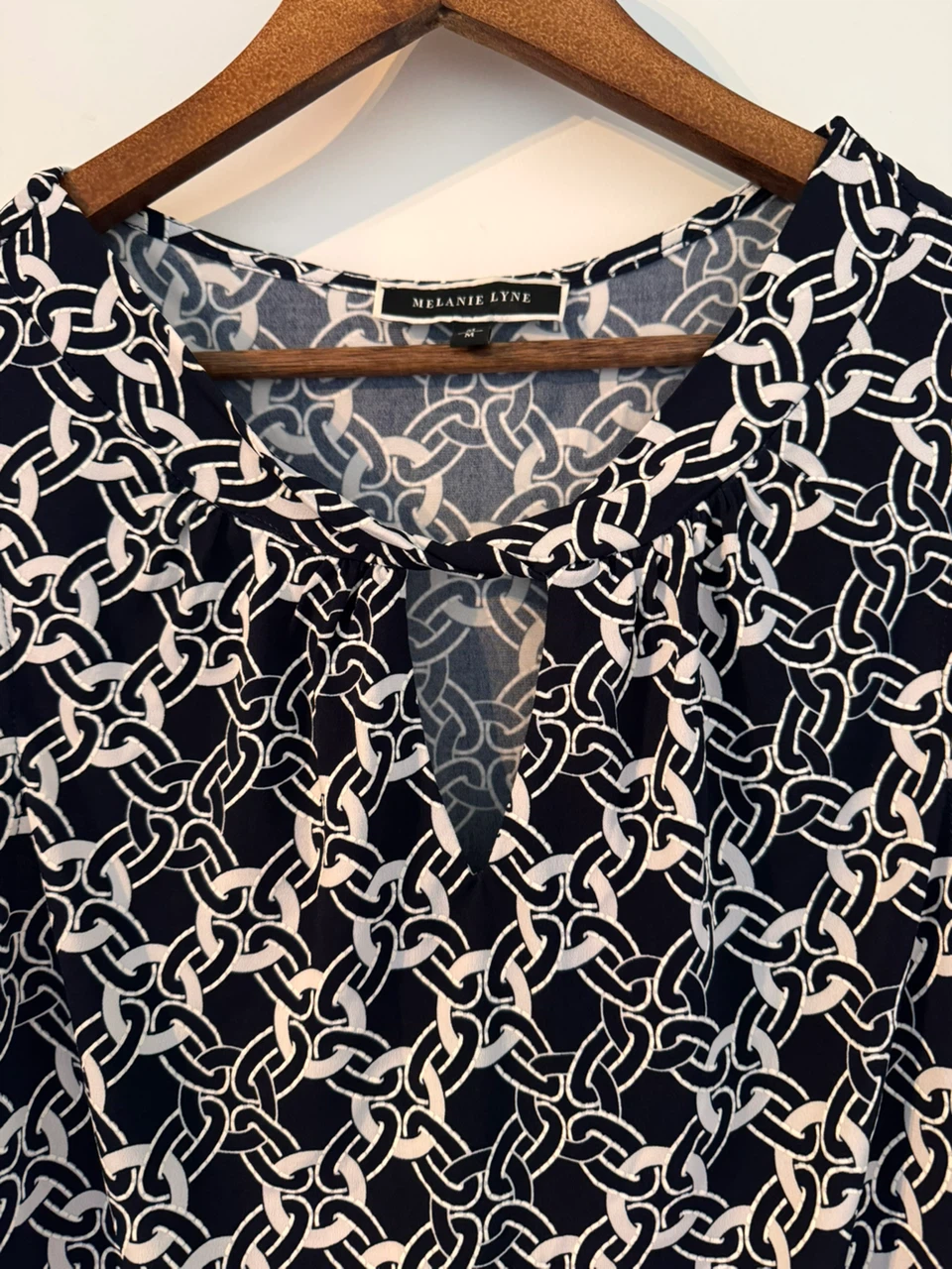 Melanie Lyne Sleeveless Navy & White Print Top - photo 2