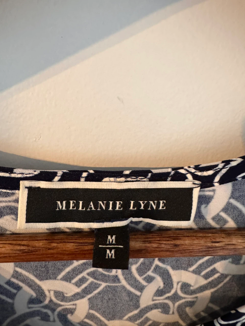 Melanie Lyne Sleeveless Navy & White Print Top - photo 3
