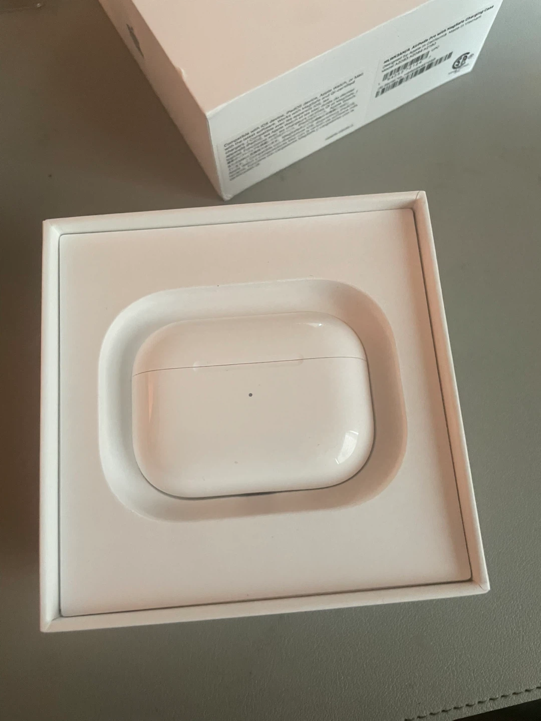 Apple AirPods Pro (MagSafe Charging Case) - photo 2