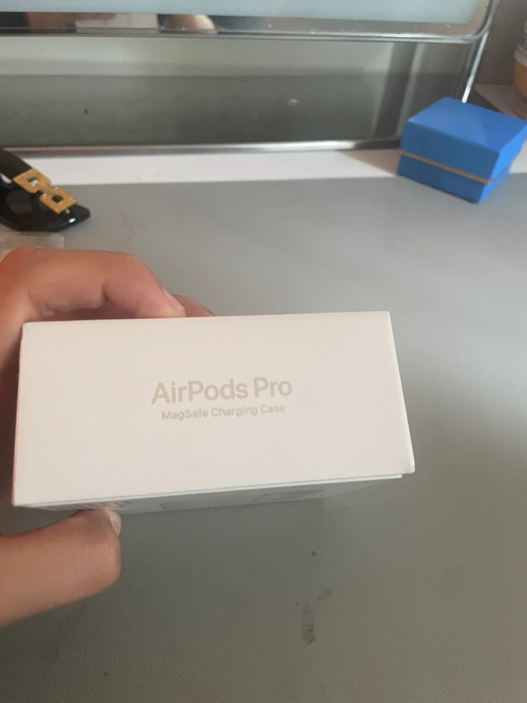 Apple AirPods Pro (MagSafe Charging Case) - photo 5