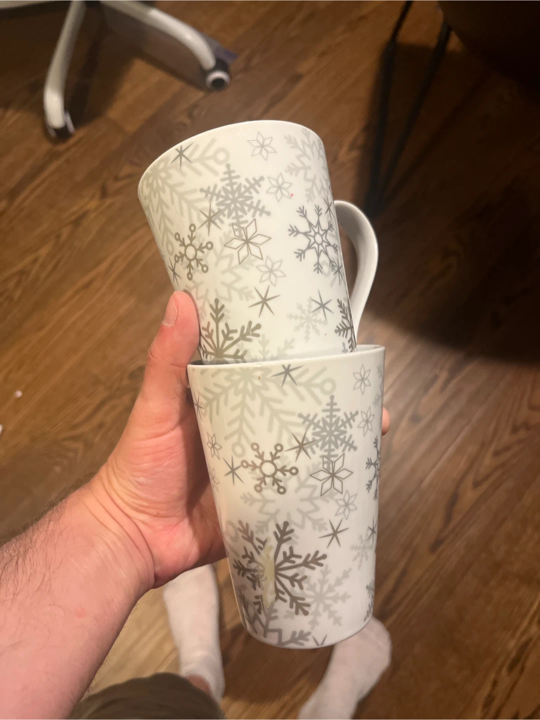 4 snowflake mugs