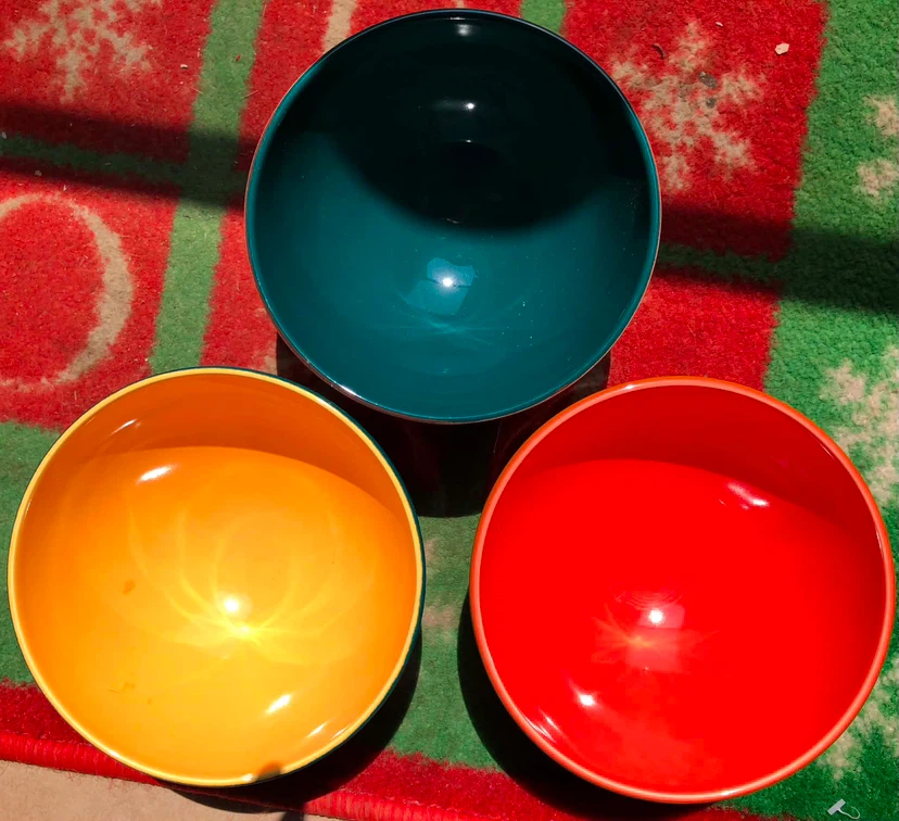Set of 3 colourful serving bowls
