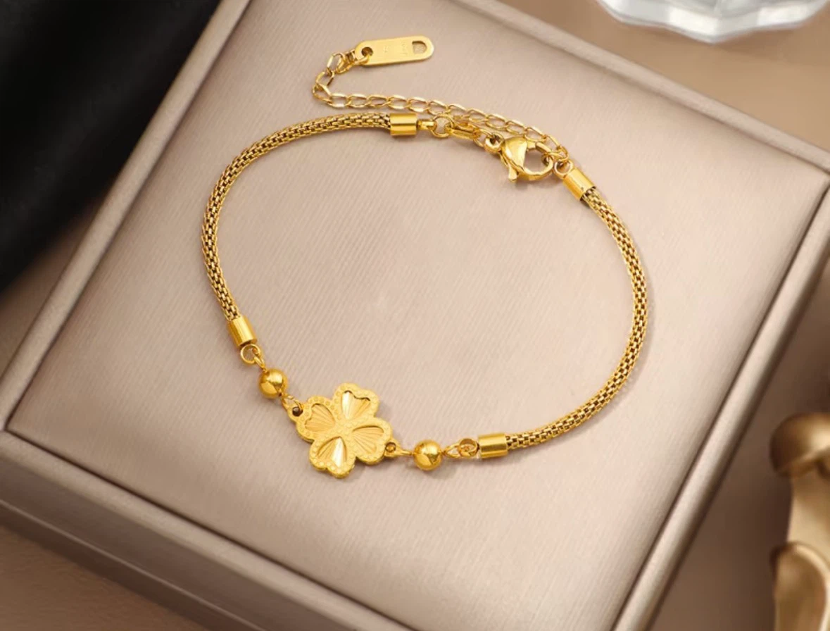 Gold Clover Bracelet 22cm
