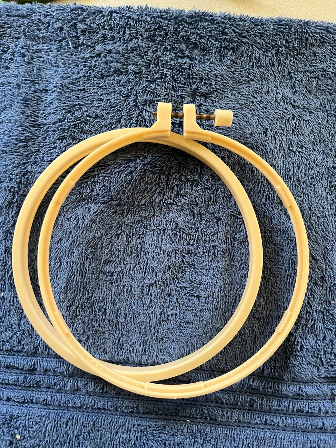 Free embroidery hoop