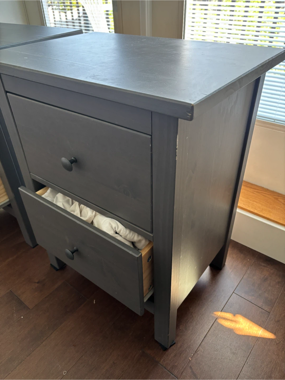 CUTE BEDSIDE TABLES - photo 4