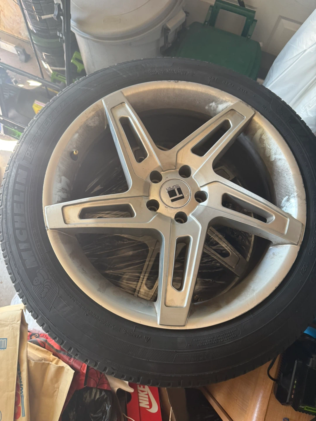 4 Michelin Radial Tire 235/55R20 with rims - photo 3