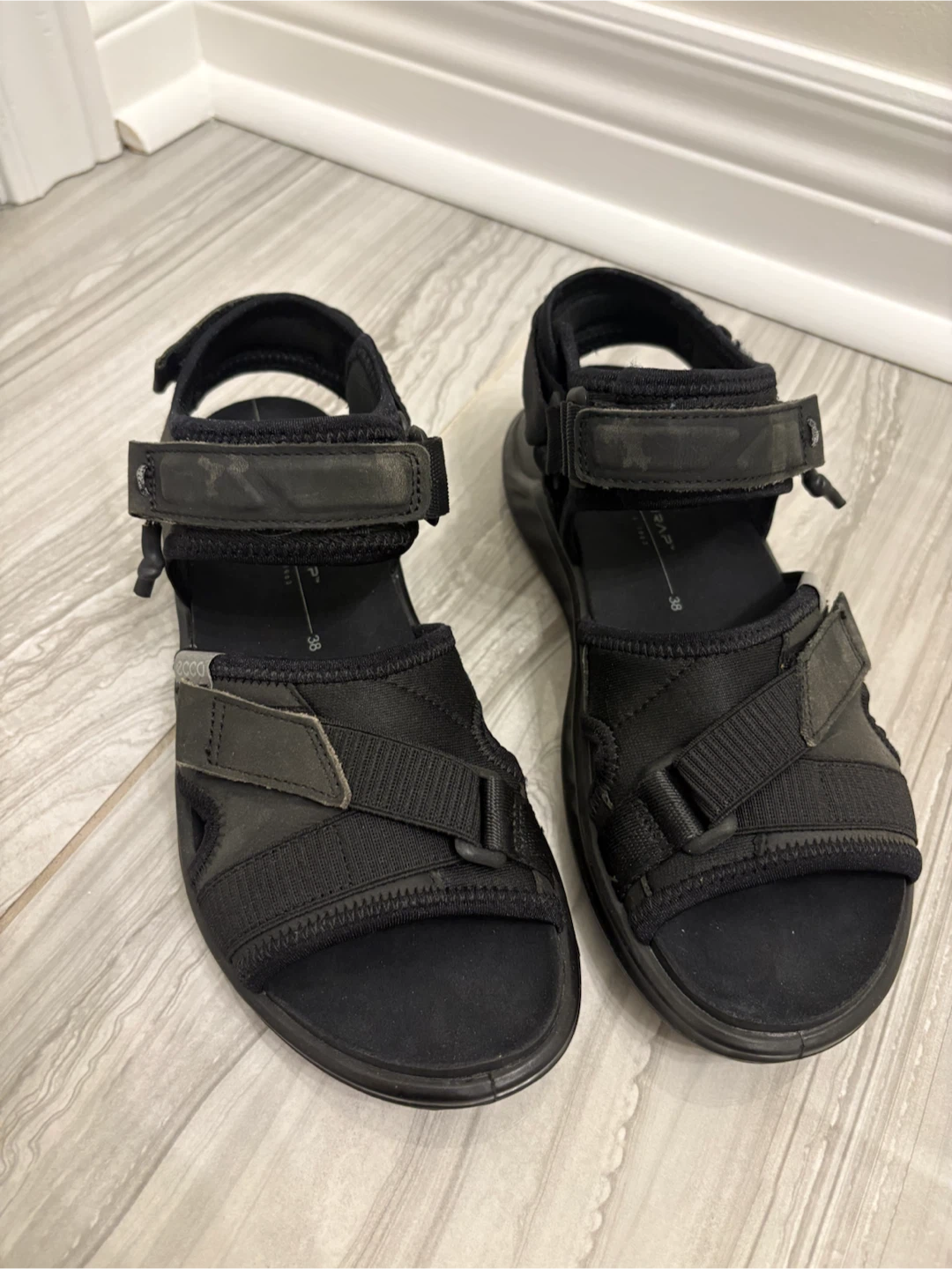 ECCO EXOWRAP Black Sandals Size 7/7.5 Women