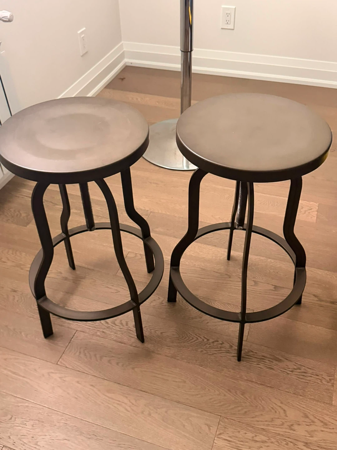 Set of 2 Metal Bar Stools