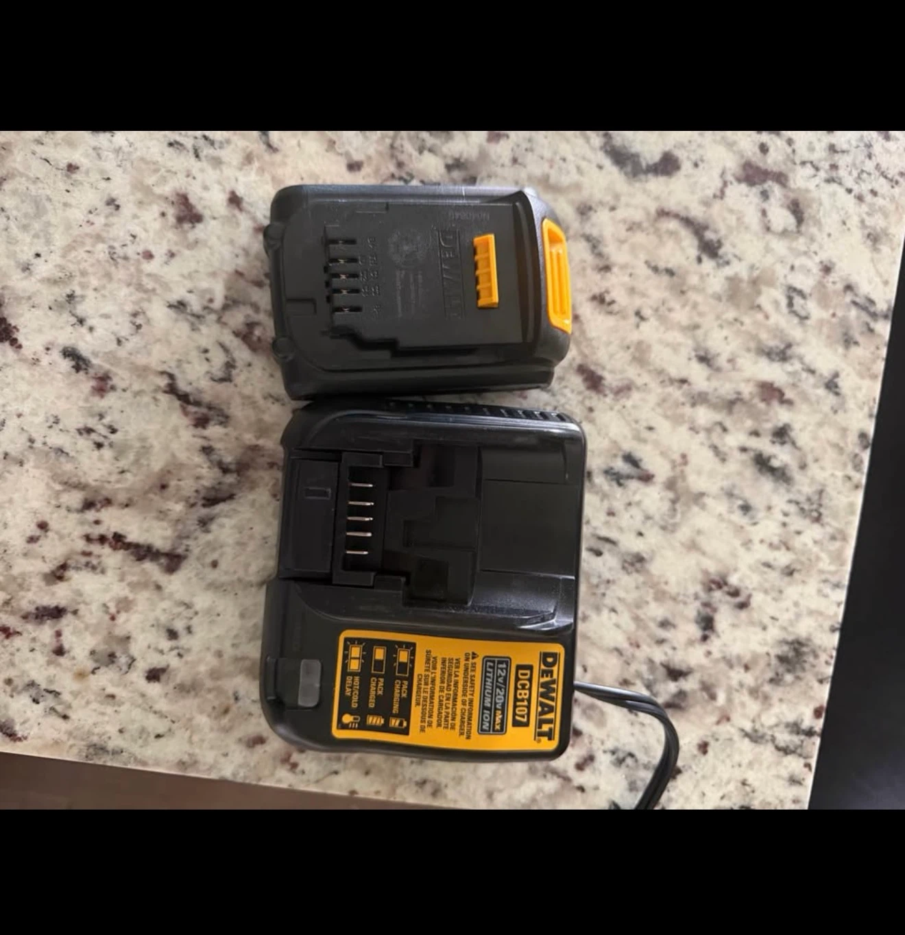 DEWALT DCB107 12V/20V MAX Lithium-Ion Battery Charger