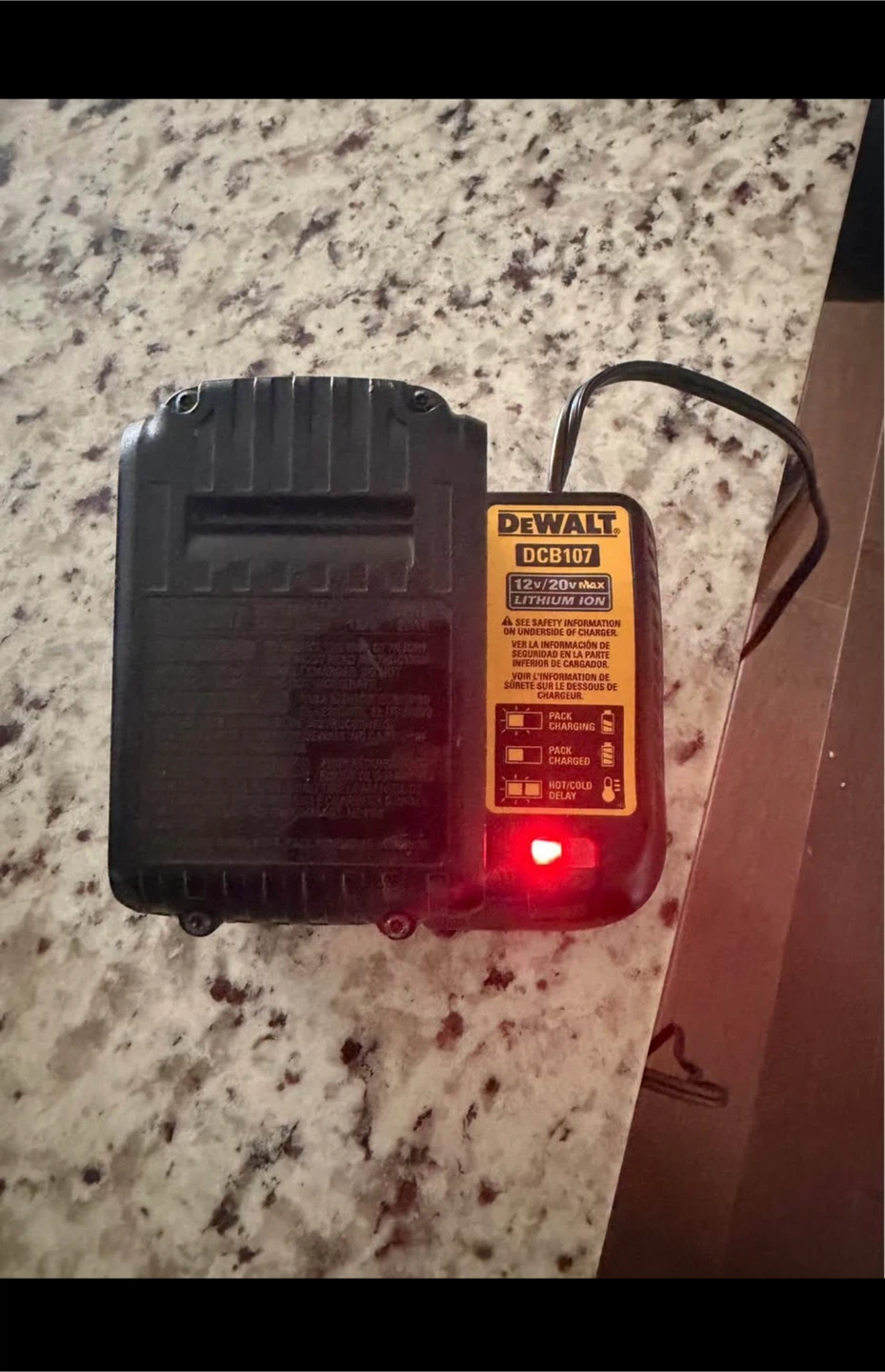 DEWALT DCB107 12V/20V MAX Lithium-Ion Battery Charger - photo 2