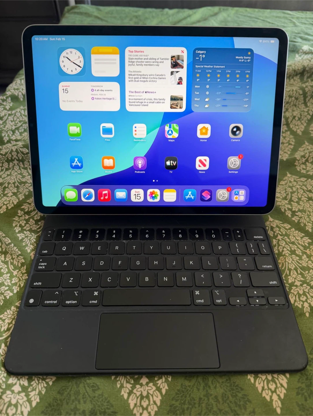 Apple iPad Pro 4 gen 11-inch 128 GB with Apple Magic Keyboard