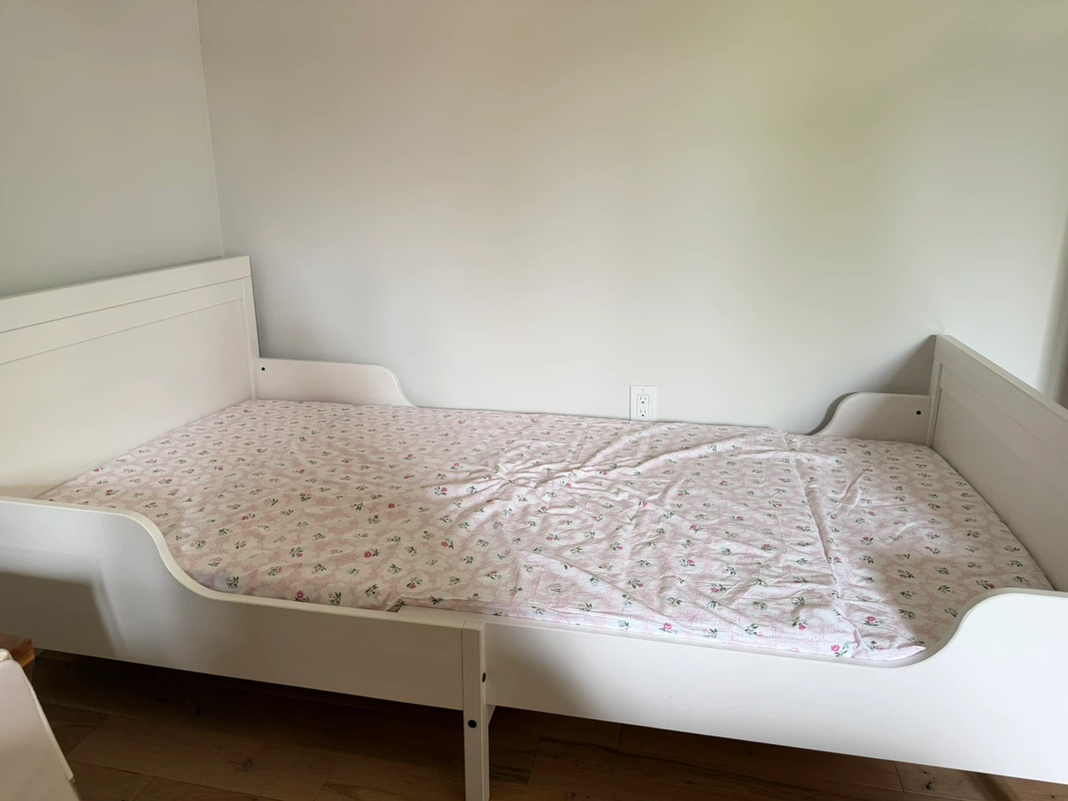 IKEA SUNDVIK Extendable Bed Frame - White with mattress