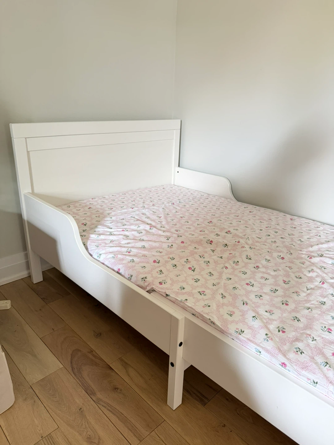 IKEA SUNDVIK Extendable Bed Frame - White with mattress - photo 2
