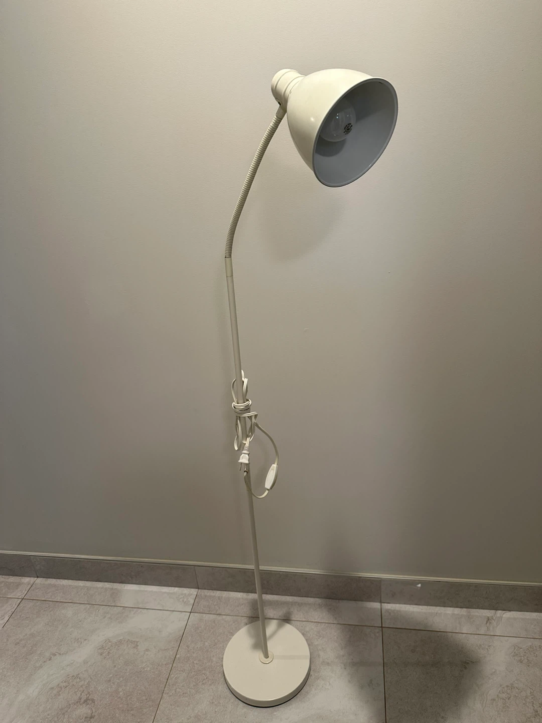 White Floor Lamp - photo 2