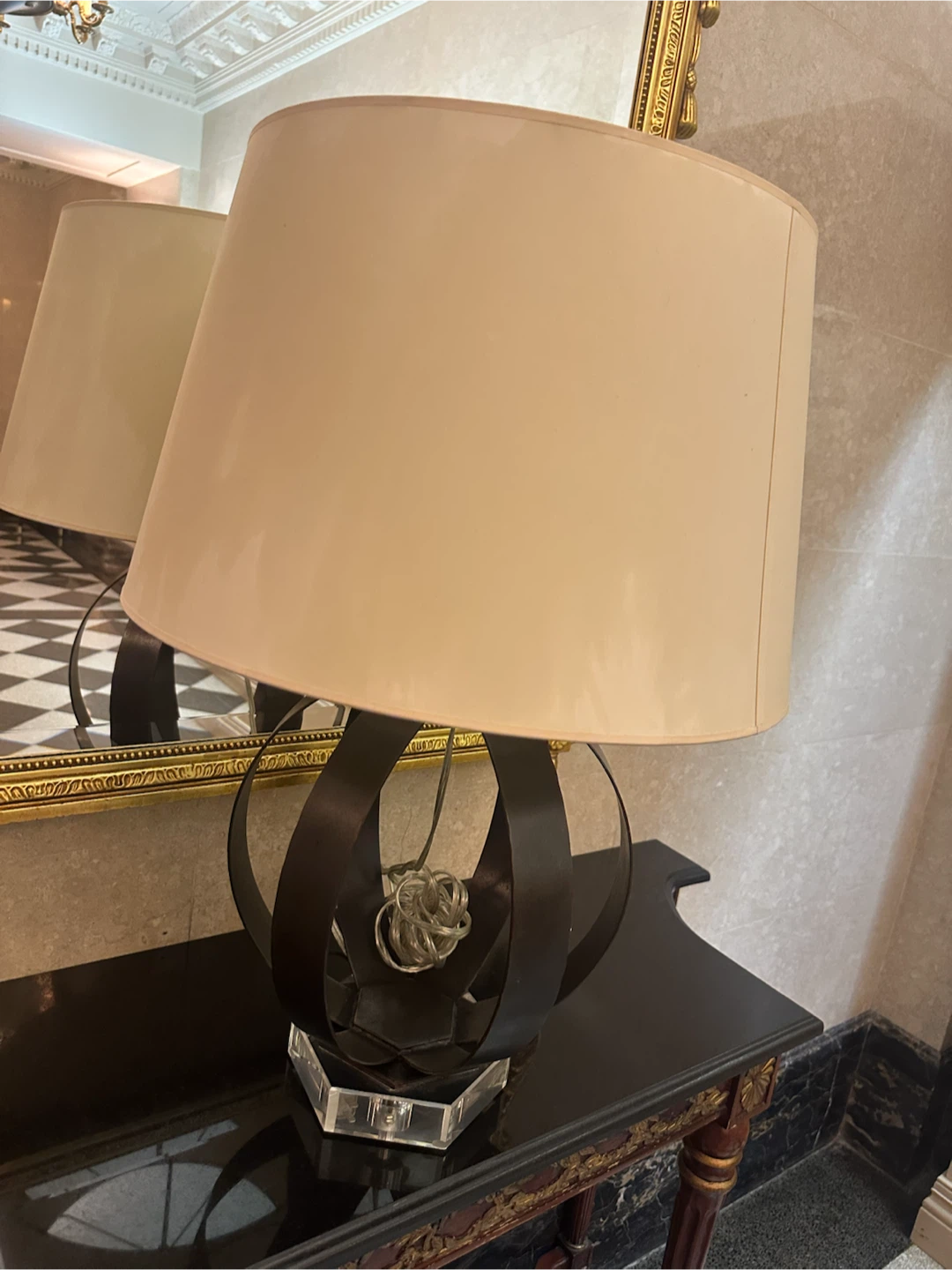Contemporary sculptural table lamp