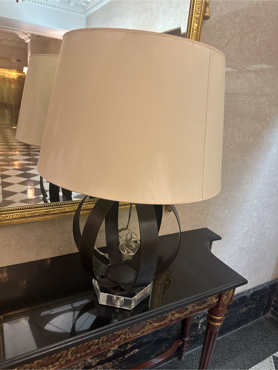 Contemporary sculptural table lamp - photo 3