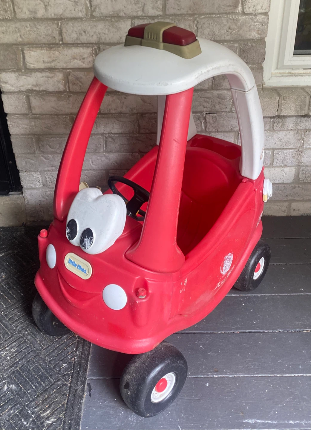 Little Tikes ride & rescue cozy coupe car